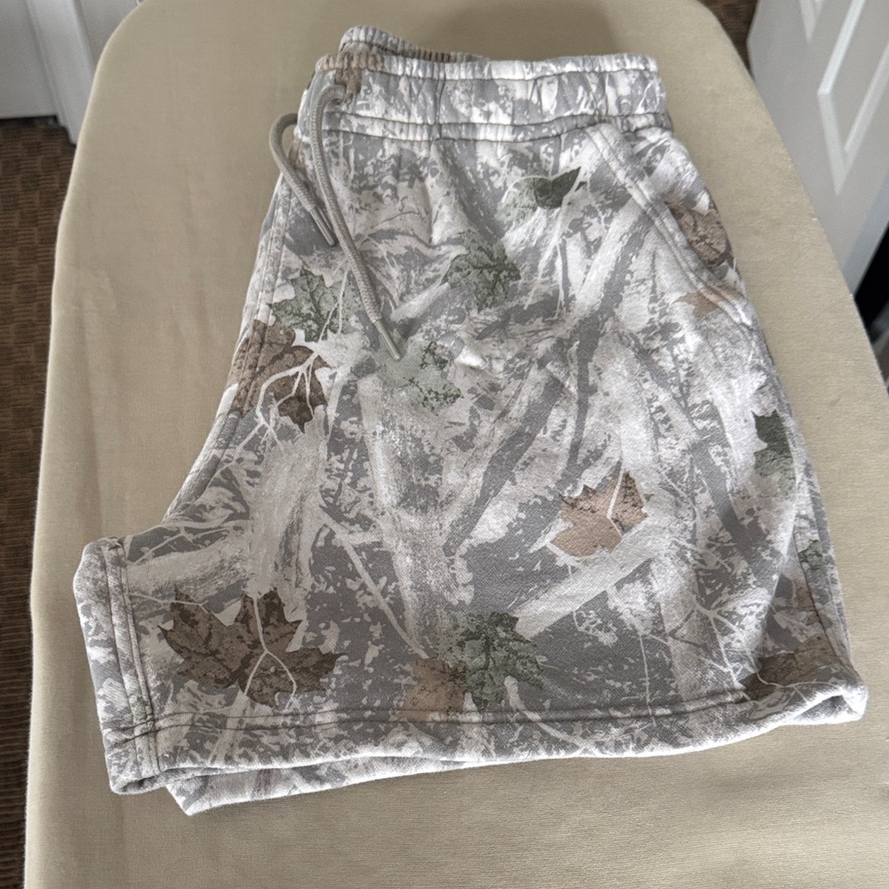 Abercrombie & Fitch Camouflage Fleece Shorts - Large